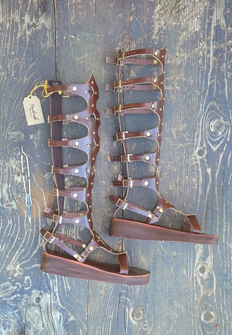 Egyptian Sandals, Knee High Sandals, High Gladiator Sandals, Gladiator Sandals Heels, Rome Antique, How To Make Rope, Greek Sandals, Colored Leather, Strappy Sandals