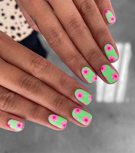 Bright Purple Nail Ideas, Lime And Pink Nails, Lime Green And Hot Pink Nails, Hot Summer Nails Neon, Cute Neon Nail Ideas, Neon Pink And Green Nails, Bright Green Nails Designs, Fun Neon Nails, Lime Green Nails Design