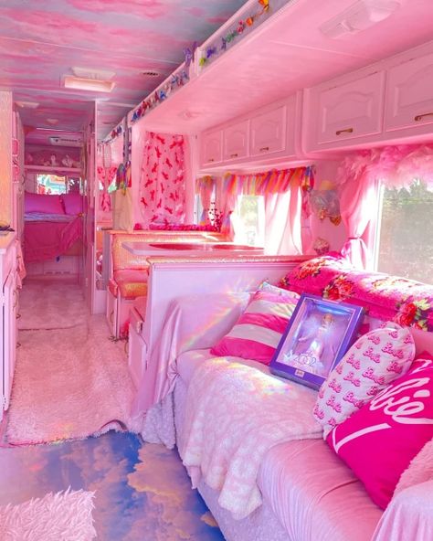 Barbie Room Ideas, Barbie Rooms, Aesthetic Barbie, Barbie Camper, Real Barbie, Professional Ballet, Girly Decor, Barbie Room, Pink Vans