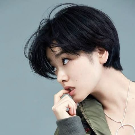 𝕔𝕙𝕒𝕚𝕪𝕦𝕟𝕜𝕚 ︴grown two block! Pixie Haircut Korean, Pelo Ulzzang, Korean Pixie, Block Haircut, Haircut Korean, Two Block Haircut, Short Punk Hair, Tomboy Haircut, Korean Haircut