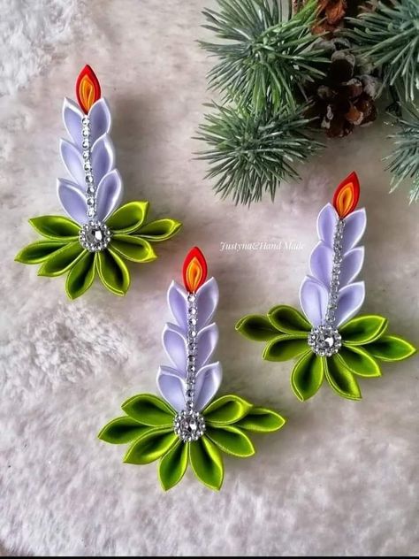 Diy Christmas Yard Decorations, Diy Christmas Angel Ornaments, Foam Christmas Ornaments, Fancy Christmas Ornaments, Ribbon Flower Tutorial, Paper Quilling Flowers, Quilling Christmas, Paper Quilling Patterns, Quilled Creations