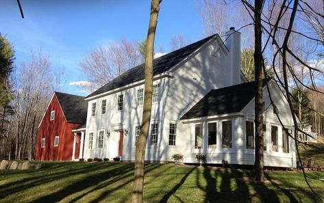 Classic New England Federal - Farmhouse - Exterior - Burlington - by Bickford Construction Corporation | Houzz New England Colonial House, Federal Farmhouse, Farm Exterior, New England Colonial, Colonial House Exteriors, Vintage Houses, Colonial Farmhouse, Farm Houses, Farmhouse Ideas