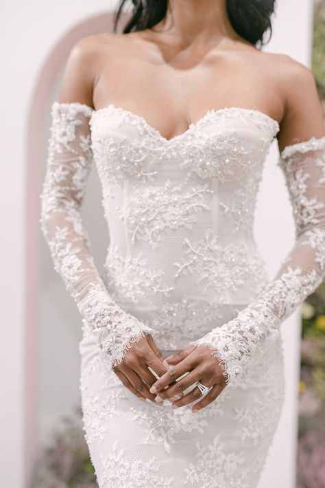 Dresses Flowers, Plain Wedding Dress, Minimal Wedding Dress, Bridal Shops, Classy Wedding Dress, Lace Wedding Dress With Sleeves, Wedding Dress Boutiques, Wedding Reception Dress, Dream Wedding Ideas Dresses