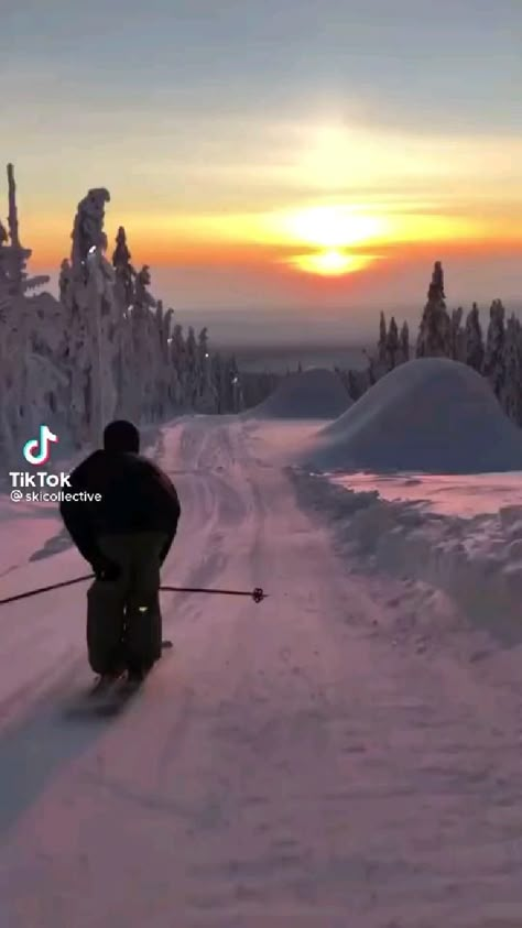 Back Country Skiing, Ski Hairstyle, Ski Tricks, Mode Au Ski, Skiing Video, Freeride Ski, Skiing Aesthetic, Ski Aesthetic, Snow Boarding