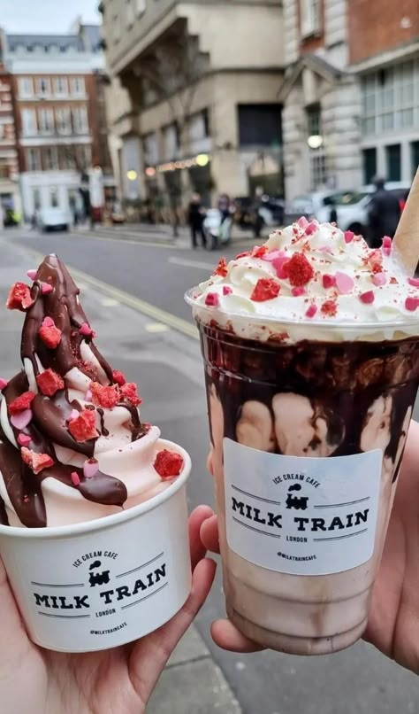 London's Best Ice Cream: 7 Perfect Spots to Refresh Travel Food Photography, London Food Recipes, England Food, London Ice Cream, London Bakeries, Ice Cream Shop Aesthetic, London Street Food, Eat In London, Eating In London