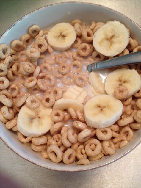 Banana Slices, Healthy Cereal, Fall Breakfast, Healthy Food Motivation, Healthy Sweets Recipes, Homemade Snacks, Cereal Recipes, Breakfast Cereal, Food Platters