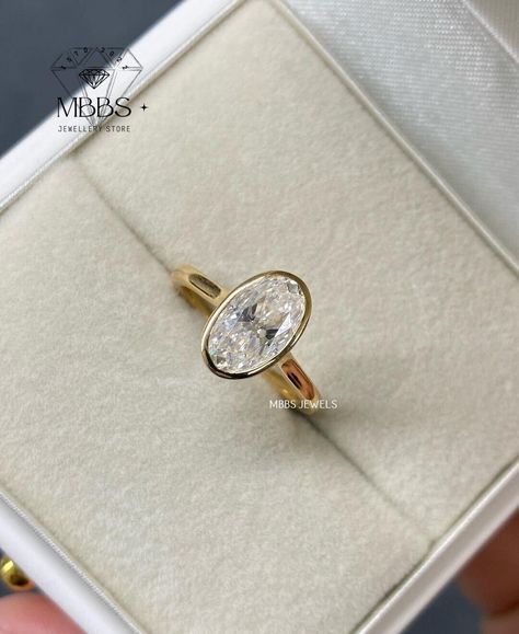 Gold Ring Vintage, Oval Moissanite Ring, Bezel Engagement Ring, Image 3d, Best Wedding Gifts, Ring Bezel, Wedding Rings Solitaire, Cvd Diamond, Dream Engagement