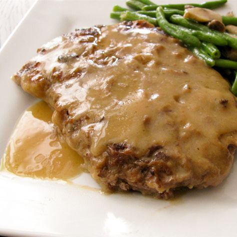 Country-Style Steak Meat And Gravy, Minute Steak Recipes, Baked Steak Recipes, Country Style Steak, Fried Cube Steaks, Beef Cube Steak Recipes, Beef Cubed Steak, Cube Steak And Gravy, Hamburger Steaks