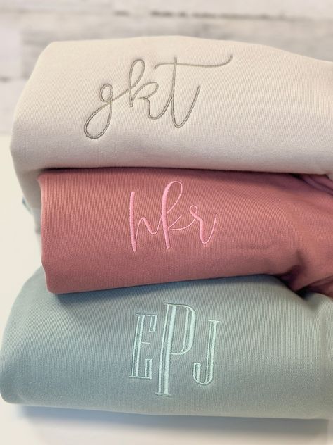 "Modern and monochromatic, this monogrammed sweatshirt will be the perfect personal touch to your comfy style! We promise you will NEVER want to take this sweatshirt off! Lightweight but ultra cozy, super soft Bella Canvas fleece crewneck sweatshirt with your choice of monogram. Bella Canvas comes in the most beautiful color selection with a loose, slightly oversized fit. These are unisex sizing, so we recommend sizing down one from your ladies fit. Example- if you wear a ladies large, a medium unisex would be the best fit for you!  Bella Canvas Sponge Fleece 52/48 Cotton/Poly Blend Drop shoulder Side seams Tear-away label Unisex fit Please include the following information in the notes in Personalization Field: 1. Two or Three letter monogram (typically in first name , LAST NAME , middle Monogram Gifts For Women, Mom Embroidered Sweatshirt, Machine Embroidery Sweatshirt Ideas, Embroidery Machine Projects, Christmas Sweatshirt Ideas, Embroidery Machine Ideas, Monogrammed Sweatshirt, Embroidered Apparel, Monogram Pullover