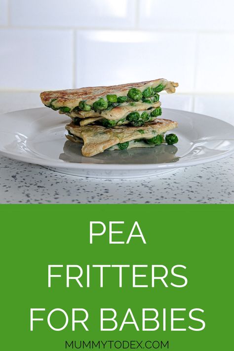 Delicious pea fritters for babies. Using only a couple of simple ingredients these pea fritters make the ideal baby led weaning lunch and can be batch prepared so you always have some to hand in your freezer stash! Peas Blw, Fritters For Toddlers, Blw Corn Fritters, Veggie Fritters Baby, Pea Fritters Baby, Pea Fritters, Courgette Fritter, Broccoli Fritters, Sweet Potato Fritters