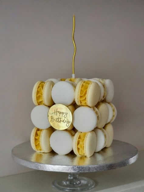 Macaron Cube Cake, Macaron Cakes, French Macaroon Recipes, Macarons Cake, Macaroon Cake, Cube Cake, Dessert Items, Macaron Cake, Elegant Birthday Cakes