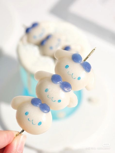 Cinnamoroll Food, Sanrio Food, Cinnamon Roll Muffins, Blue Desserts, Food Cart Design, Cute Sanrio, Fire Food, Kawaii Cooking, Cute Snacks