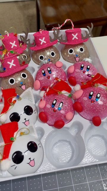 Diy Kirby Decor, Black Tree With Pink Ornaments, Sanrio Ornaments Diy, Christmas Ball Ideas Diy, Kirby Christmas Tree, Anime Ornaments Diy, Kirby Ornaments, Hello Kitty Ornaments Diy, Cute Ornament Ideas