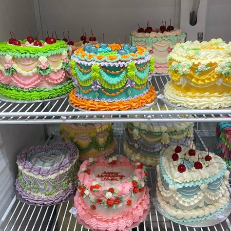 Maximalist Cake, Fake Cake Ideas, Fake Cakes, Vintage Birthday Cakes, Creative Cake Decorating, Fake Cake, Crazy Cakes, Pretty Birthday Cakes, Cute Birthday Cakes