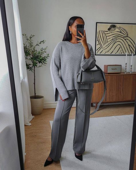 Classy Fall Style, Grey Monochromatic Outfit, Gray Outfit Ideas, Grey Outfit Ideas, Fall Style Aesthetic, Monochromatic Outfit Ideas, Wide Leg Trousers Outfit, Grey Sweater Outfit, Gray Trousers