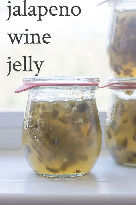 Sweet & Savory Jalapeno Pepper Wine Jelly Recipe & Video showing water bath canning. Perfect for appetizers, cheese tray, bacon candy and sandwiches. #Jelly #JellyRecipes #JalapenRecipe #AppetizerIdeas #Recipes Jalapeño Jelly Recipe, Jalapeno Pepper Jelly Recipe, Wine Jelly Recipe, Bacon Candy, Jalapeño Jelly, Pepper Jelly Recipe, Jalapeno Pepper Jelly, Preserved Food, Fruit And Chocolate