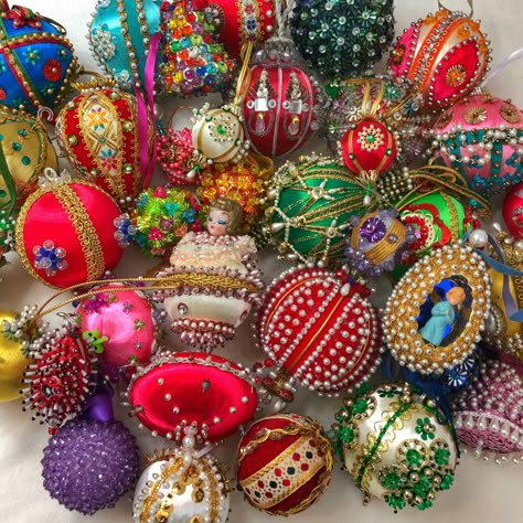 Handmade Vintage Ornaments, 70s Christmas Ornaments, Retro Christmas Diy Vintage Ornaments, Diy Christmas Ornaments Vintage, Push Pin Christmas Ornaments, Vintage Beaded Christmas Ornaments, Vintage Handmade Christmas Ornaments, Vintage Handmade Ornaments, Diy Styrofoam Ball Ornaments