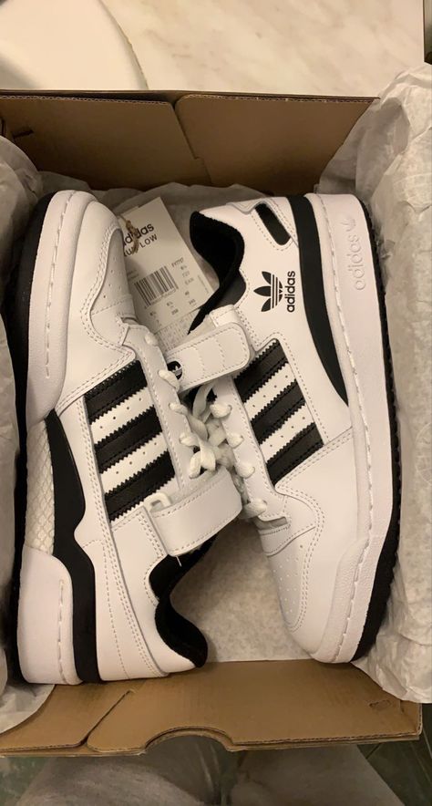 Adidas Forum Lows, Forum Lows, Trendy Shoes Sneakers, Nike Shoes Girls, Pretty Shoes Sneakers, Adidas Forum, Shoe Wishlist, Hype Shoes, Shoe Inspo