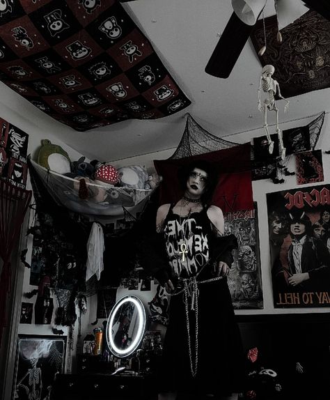 Mall Goth Room, Emo Bedroom Ideas, Goth Bedrooms, Emo Room Decor, Emo Bedroom, Gothic House Decor, Goth Bedroom Ideas, Gothic Bedroom Ideas, Dope Rooms