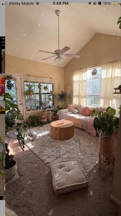 Small Cozy Living Room With Carpet, Apartment Decor Carpet Floor, Carpet Apartment Decor, Apartment With Carpet, Living Room Decor With Plants, Room Decor With Plants, Warm Living Room Ideas, Bohemian Eclectic Decor, Apartment Carpet