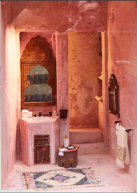 Moroccan Plaster Walls, Moroccan Pink Walls, Pink Moroccan Bathroom, Plastering Walls Ideas, Morocco Bathroom, Moroccan Bathroom Ideas, Plaster Bathroom, Moroccan Plaster, Tadelakt Bathroom