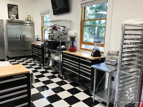 commercial-kitchen-5 Diy Commercial Kitchen, Garage Commercial Kitchen, Commissary Kitchen Layout, Residential Commercial Kitchen, Home Commercial Kitchen Ideas, Professional Bakery Kitchen, Restaurant Style Kitchen At Home, Commercial Kitchen Ideas, Shop Kitchen Ideas