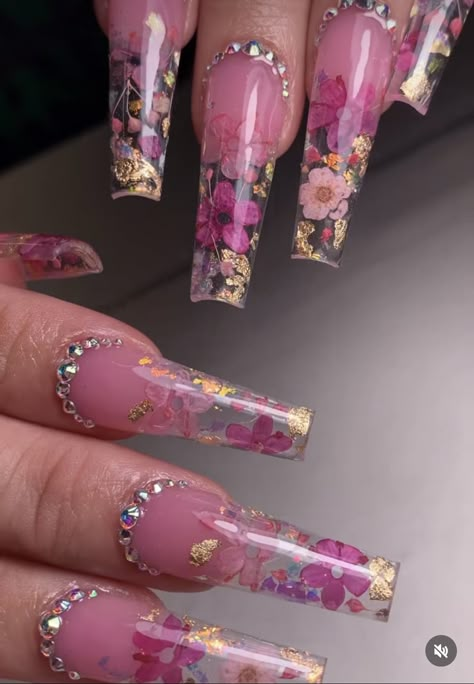 Encapsulated Nails Halloween, Persephone Nails, Dried Flower Nails Acrylics, Home Acrylic Nails, At Home Acrylic Nails, Encapsulated Flower Nails, Dollar Tree Nails, Buchonas Nails, Encapsulated Nails Flowers