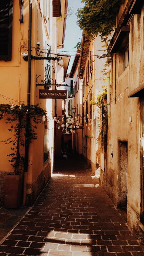 Medieval Street Aesthetic, European Streets Aesthetic, Old Streets Aesthetic, Italian Background Aesthetic, Italy Street Drawing, French Street Photography, Italian Street Photography, European Street Photography, Europe Street Photography