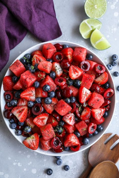 Watermelon Side Dish, Summer Berry Salad, Kalefornia Kravings, Best Fruit Salad, Potluck Side Dishes, Fruit Dips Recipes, Fruit Salad Easy, Poppy Seed Dressing, Meat Diet