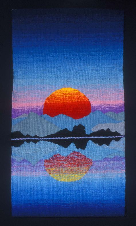 Sunset Weaving, Sunrise Tapestry, Tapestry Loom Weaving, Tapestry Loom, Small Tapestry, Tapestry Ideas, Weaving Loom Projects, Types Of Weaving, Weaving Tapestry