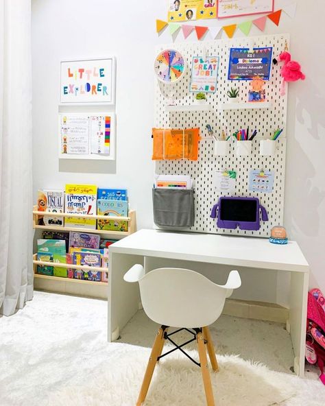 25 Best IKEA Pegboard Ideas and Hacks to DIY - 733 Blog Ikea Pegboard Ideas, Pegboard Ikea, Ikea Kids Desk, Kids Desk Organization, Toddler Desk, Ikea Deco, Ikea Pegboard, Homeschool Room Design, Pegboard Ideas