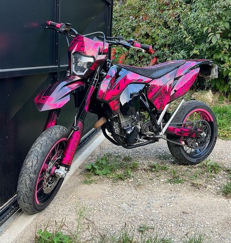 250cc Dirt Bike, Pink And Black Motorcycle, Moter Cross, Cross Moto, Pink Dirt Bike, Cross Motor, Ktm 450 Exc, Ktm Dirt Bikes, Ktm Motocross