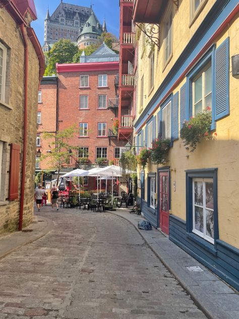 #quebec #quebeccity #travel #summertravel #oldquebec #traveldestinations #summer #aesthetic Quebec Aesthetic Summer, Old Quebec City Summer, Quebec City Aesthetic, Quebec Aesthetic, Quebec City Summer, Quebec Summer, Montreal Trip, Summer City Outfits, Nantucket Home