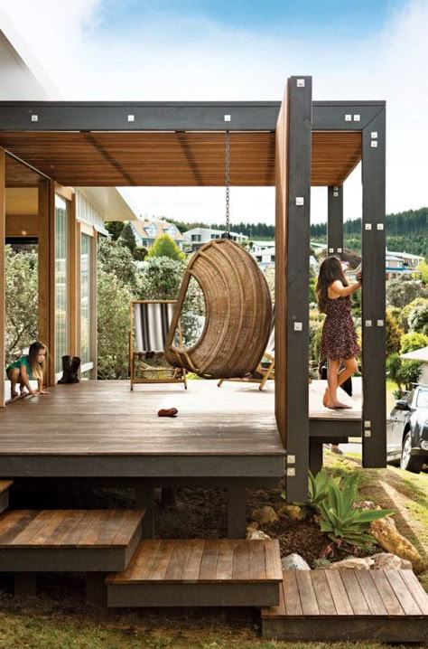 10 Modern Outdoor Spaces with Relaxing Swings - Design Milk Pergola Modern, Modern Terrace, Modern Outdoor Spaces, Modern Deck, Dining Outdoor, Building A Pergola, Modern Pergola, Wooden Deck, Backyard Pergola