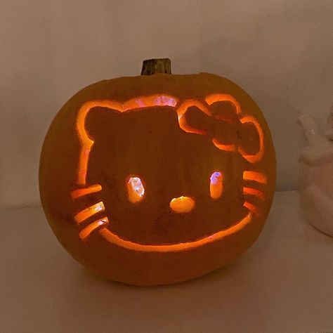 Kitty Pumpkin, Hello Kitty Pumpkin, Cute Pumpkin Carving, Cow Print Wallpaper, Phone Things, Orange Icons:), Pumpkin Designs, Halloween Pumpkin Designs, Hello Kitty Aesthetic