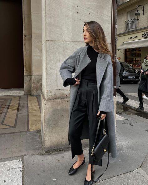 Wendy Swan on Instagram: “Perfect Grey coat @lattelierstore 🤍 30% off with code WENDY30” French Wardrobe Essentials, Grey Coat Outfit, French Wardrobe Basics, Grey Maxi Skirt, Grey Pants Outfit, Mantel Outfit, Long Grey Coat, French Wardrobe, Gray Wool Coat