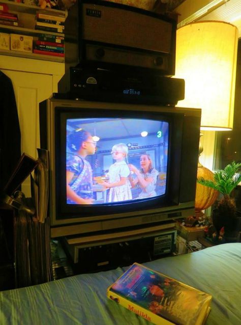 1990 Sony Trinitron Color Television, Model KV-1926ra Thanksgiving Table Crafts, Sony Trinitron, Thanksgiving Family Games, 90s Television, Fun Thanksgiving Games, Family Games To Play, Thanksgiving Jokes, Gratitude Thankful, Vcr Player