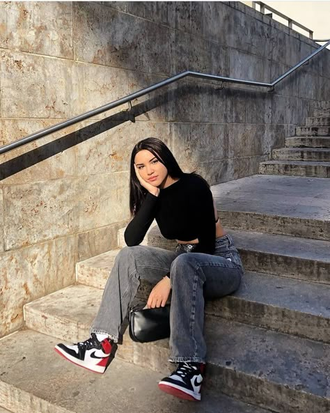 Jordan Outfits Womens, Tomboy Stil, Jordan 1 Outfit Women, Jordan 1 Outfit, Jordan Outfit, Nike Air Jordan 1 Retro, Jordan Outfits, Streetwear Mode, Tomboy Style Outfits