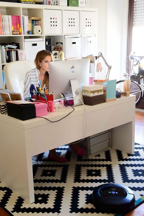 Chic Office Decor, Workstation Desk, Cozy Home Office, Desk Area, Dream Office, Office Inspo, Desk Areas, Office Workstations, Luxury Office