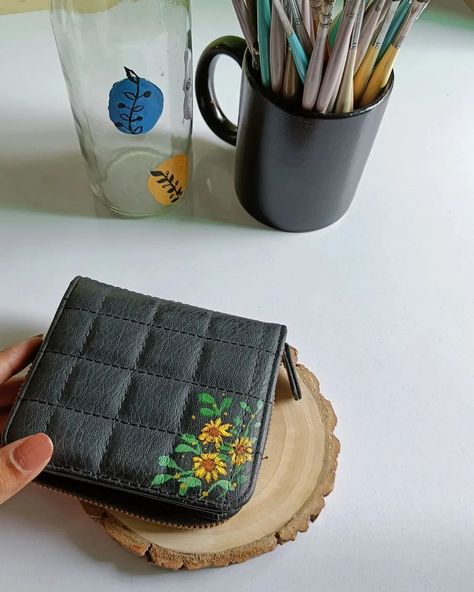 Acrylic painting on wallet 💛🌼 Sunflower 🌻 painting on wallet do share your thoughts (Acrylic painting, Acrylic art, acrylic art ideas, art ideas, painting on wallet, sunflower, artist, explore art, explore page, Artist support) #art #artrelates #artista #acrylic #acrylicart #paintingoftheday #paintingideas #sunflower #explore #explorepage Painting On Wallet, Acrylic Art Ideas, Sunflower Painting On Mirror, Art Ideas Painting, Painted Wallet, Sunflower Painting Van Gogh, Artist Support, Support Art, Sunflower Painting