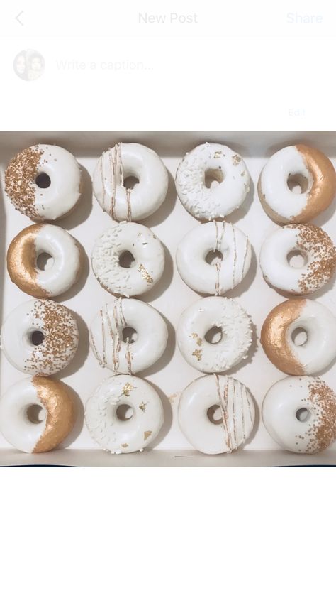 Mini Donuts For Wedding, Boho Donuts Ideas, Dounats Decoration, Wedding Donuts Ideas, Donuts Decoration, Mini Donuts Ideas, Donuts Wedding, Gold Donuts, Donut Decorating Ideas