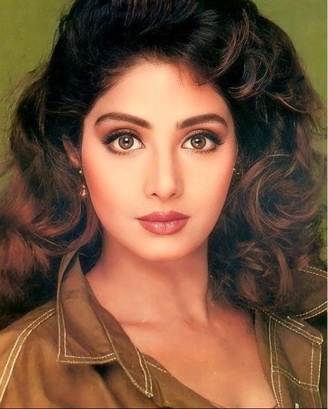 Sri Devi Actress, Sri Devi, Beauty Hacks Lips, Retro Bollywood, Vintage Bollywood, Girls Cartoon, Indian Aesthetic, Turkish Beauty, Bollywood Girls