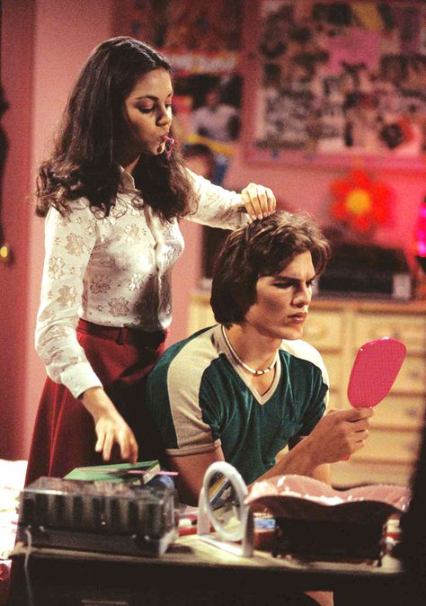 Ashton Kutcher and Mila Kunis Throughout the Years 70s Show, 70 Show, 70s Aesthetic, I Love Cinema, Ashton Kutcher, That 70s Show, Celebrity Lifestyle, Mila Kunis, Film Serie