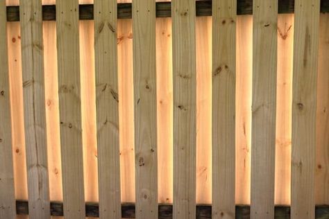 How To Block Wind On Patio Deck Wind Break Ideas Wall, Diy Wind Block For Patio, Wind Screen For Patio, Wind Fence Ideas, Porch Wind Block Ideas, Deck Wind Break Ideas, Wind Block Ideas Patio, Patio Wind Break Ideas, Deck Railing Diy