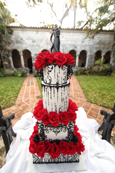 This Hauntingly Beautiful Wedding Will Give You Chills and Inspiration at the… Halloween Themed Wedding Cakes, Hallowern Wedding Dress, Black And Red Goth Wedding, Gothic Wedding Dress White And Red, Black And Red Skull Wedding, Black And Red Wedding Cake Gothic, Gothic Wedding Cake, Gothic Cake, Halloween Wedding Cakes