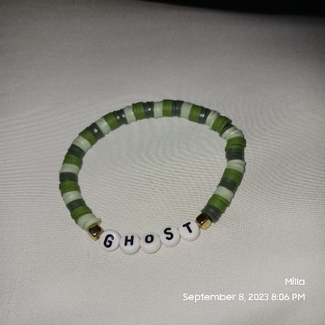 Ghost cod clay bead bracelet Clay Bead Bracelet Ideas Grunge, Grunge Clay Bead Bracelets, Clay Bead Bracelet Ideas Pictures, Clay Bead Bracelet Ideas Emo, Silly Bracelets, Ghost Cod, Ghost Riley, Diy Kandi Bracelets, Diy Kandi