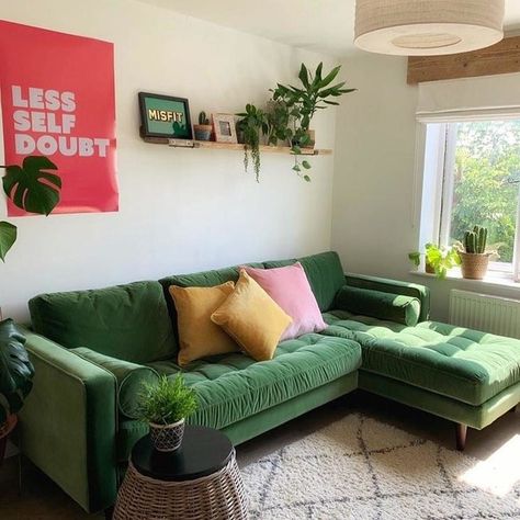 Green Couches, Green Sofa Living, Green Sofa Living Room, Green Interior Design, Green Sofa, Living Room Green, Green Interiors, Green Rooms, Living Room Decor Apartment