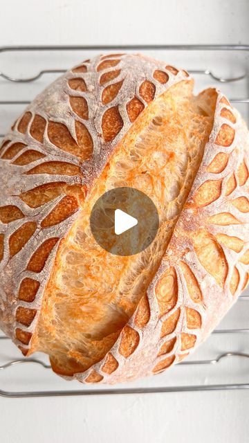 Oval Loaf Scoring, Scoring Round Sourdough, Sourdough Designs Oval, Easy Sourdough Scoring Patterns, Boule Scoring Patterns, Birthday Sourdough Scoring, Scoring Patterns Sourdough, Easy Sourdough Design, Sourdough Score Pattern