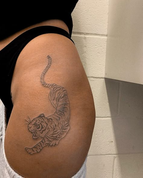 Matching Fine Line Tattoos, Tattoos On Hip, Tiger Tattoo Thigh, Fine Line Tattoo Ideas, Chicanas Tattoo, Arm Sleeve Tattoos For Women, Line Tattoo Ideas, Leopard Tattoos, Hip Thigh Tattoos