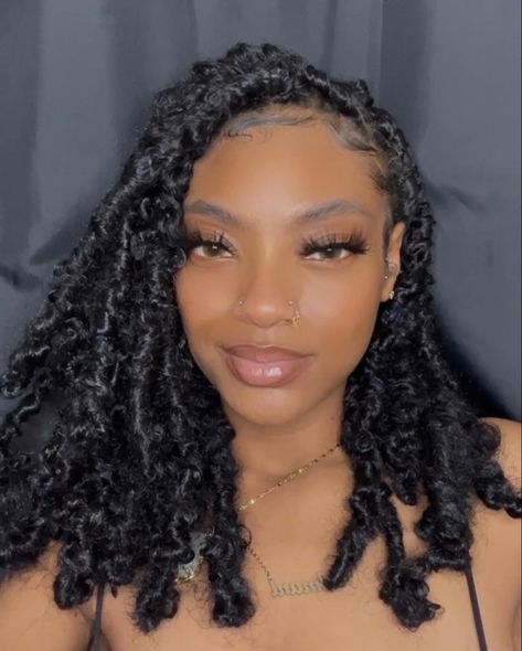 Hairstyles Butterfly Locs, Butterfly Braids Short, Hairstyles For Black Women Butterfly Locs, Butterfly Loc Bob, Medium Length Butterfly Locs, Goddess Butterfly Locs, Bob Butterfly Locs, Butterfly Locs Medium Length, Butterfly Loca